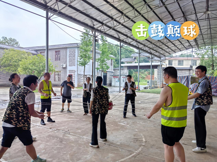 星泽机电公司举办团建活动